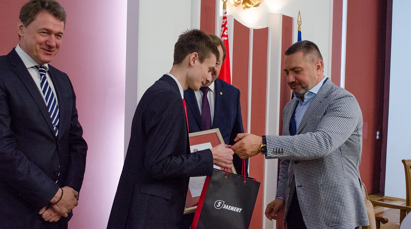 Награждение победителей конкурса юных дипломатов