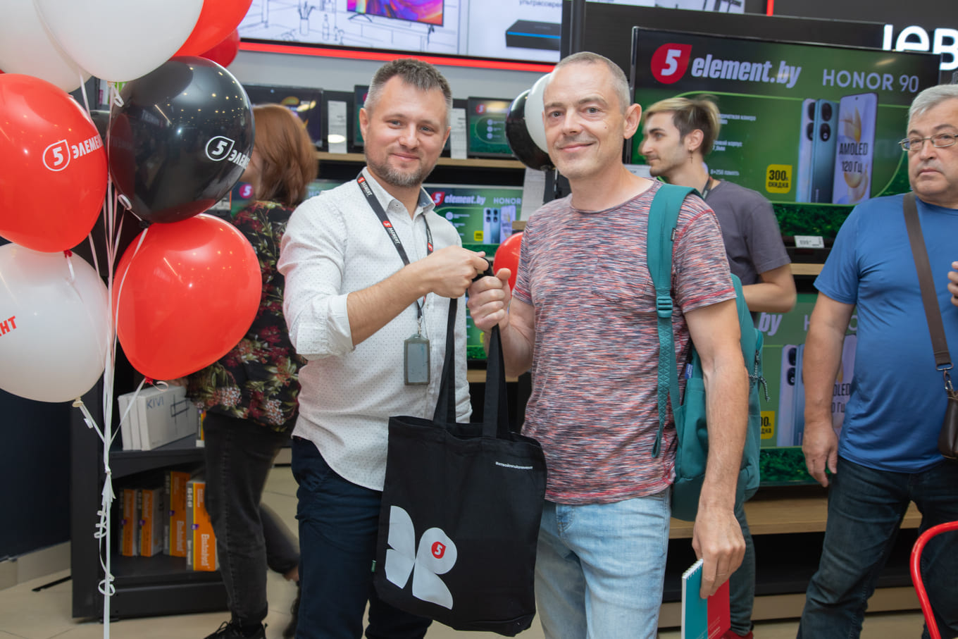 Магазин 5 элемент на ул. Кульман снова открыт