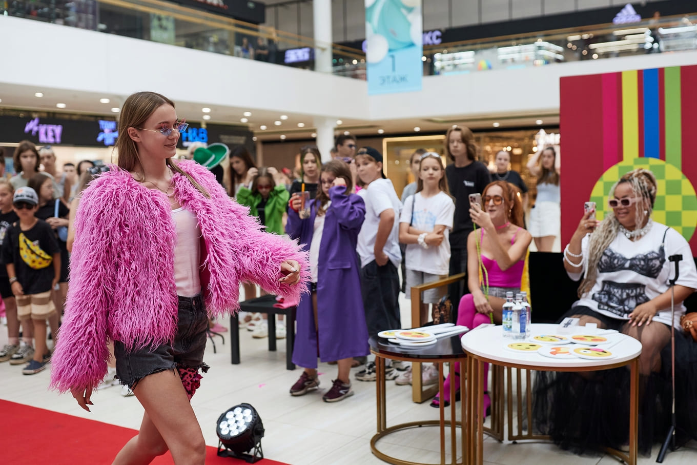 Яркие покупают в 5 элементе!