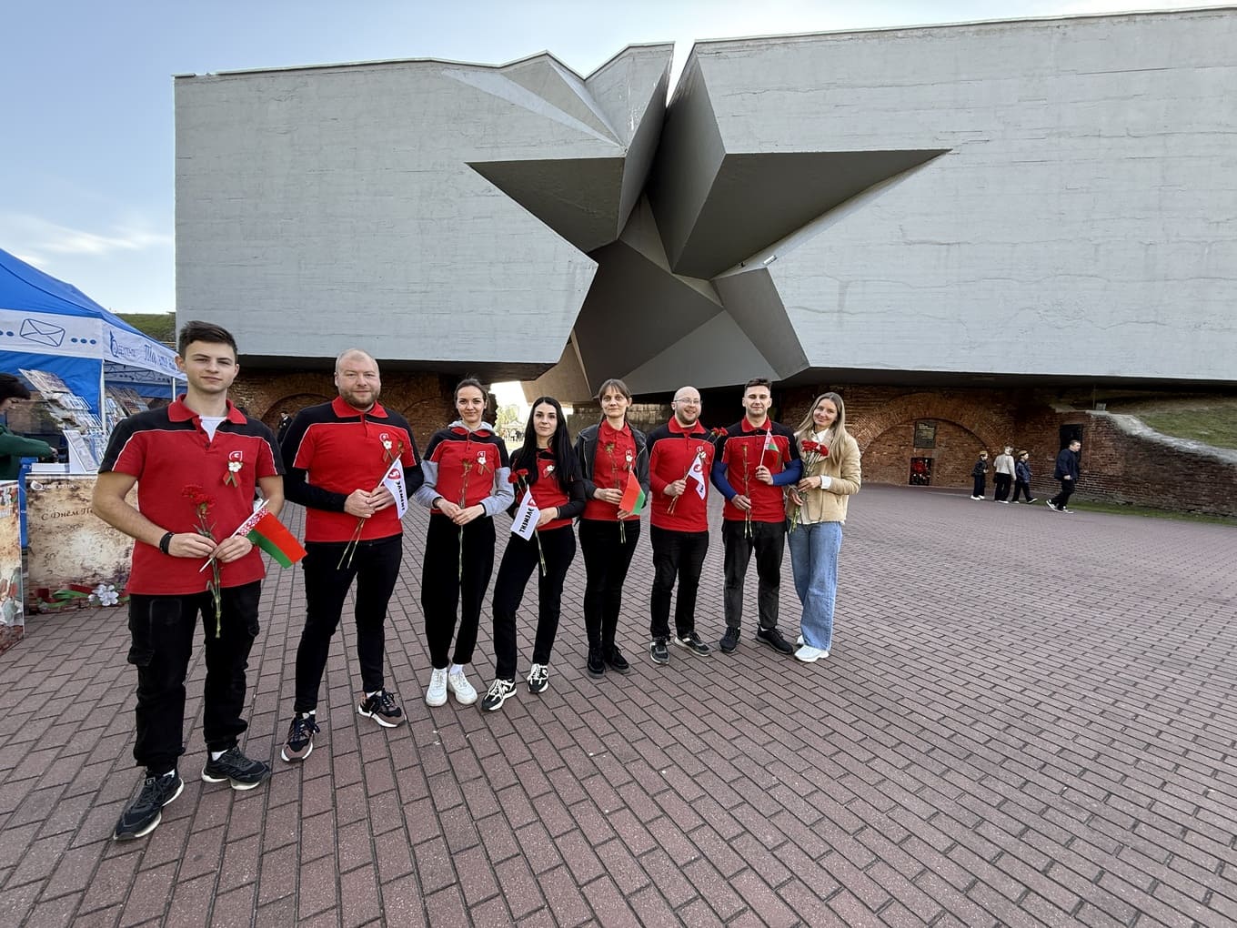 Возложение цветов и венков к монументам Победы