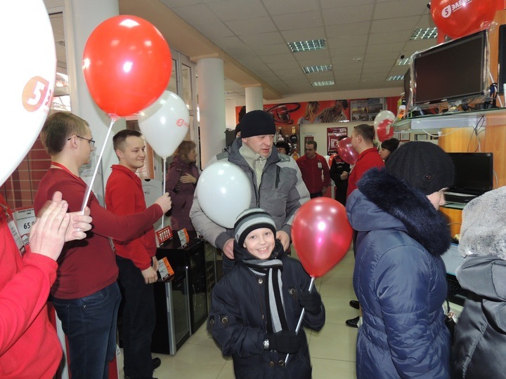 Все желающие могли попробовать караоке