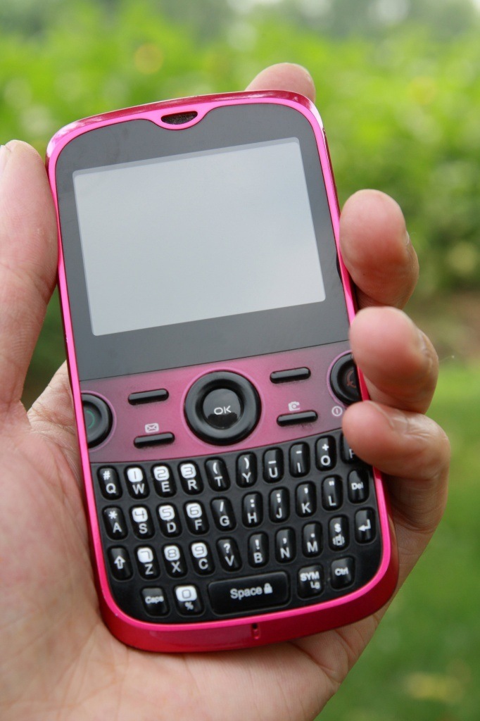 Экран и клавиатура сотового телефона