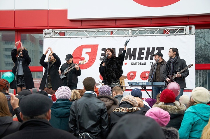 Ирина Дорофеева поет для наших гостей