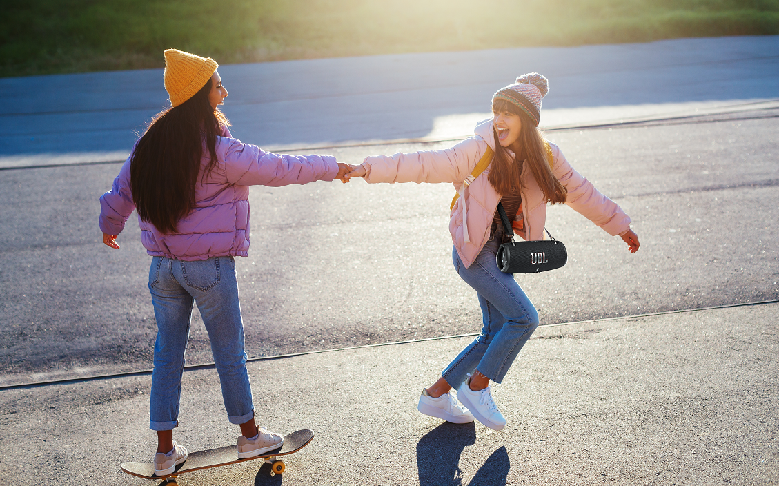 JBL Xtreme 3 поддерживается одновременный контакт с двумя устройствами