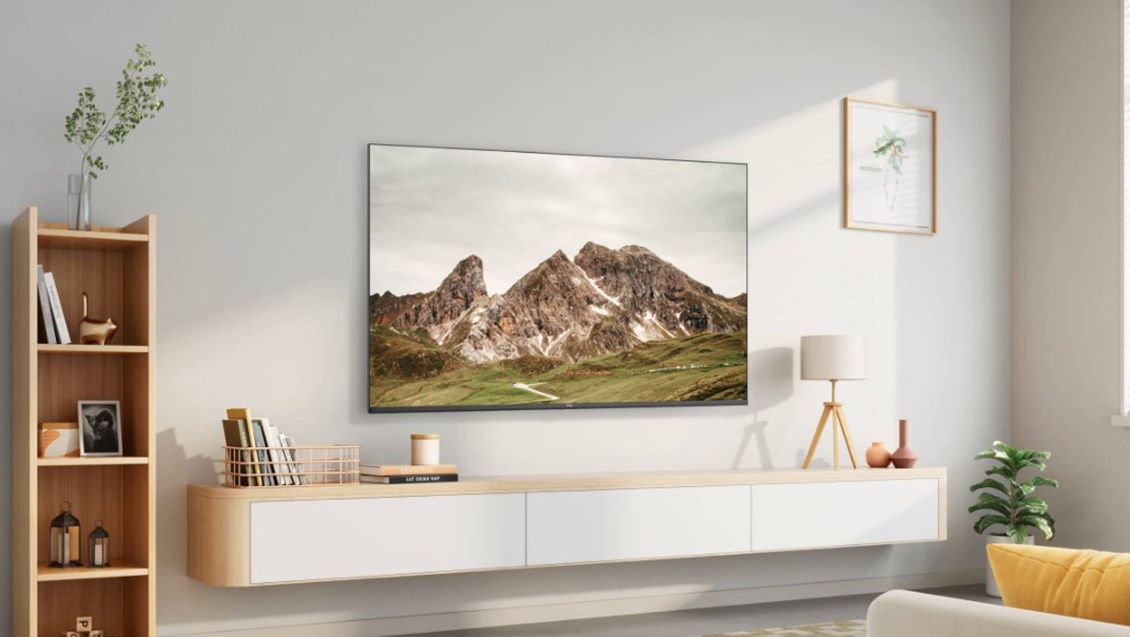 Телевизор TCL 32FHD7900 В интерьере