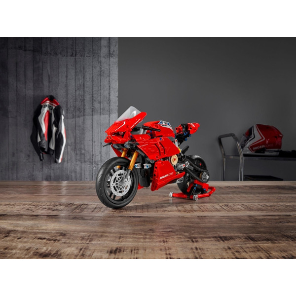 Конструктор LEGO Technic 42202 Мотоцикл Ducati Panigale V4 S