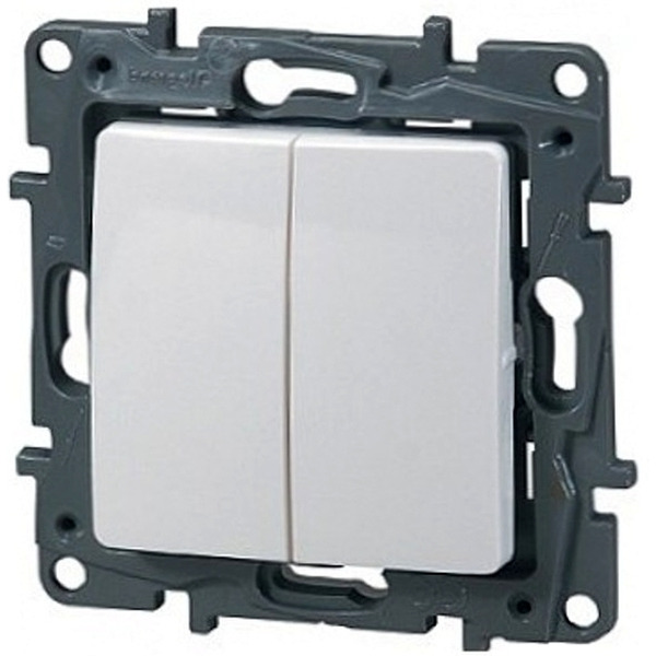 Переключатель Legrand Etika 672212