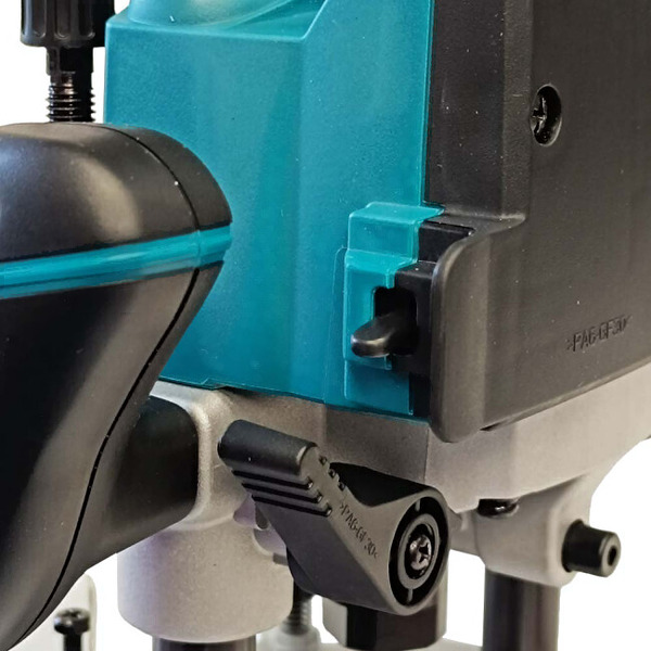 Фрезер Makita M3602B