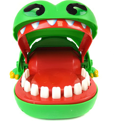 Настольная игра QUNXING TOYS Крокодил-дантист 2205