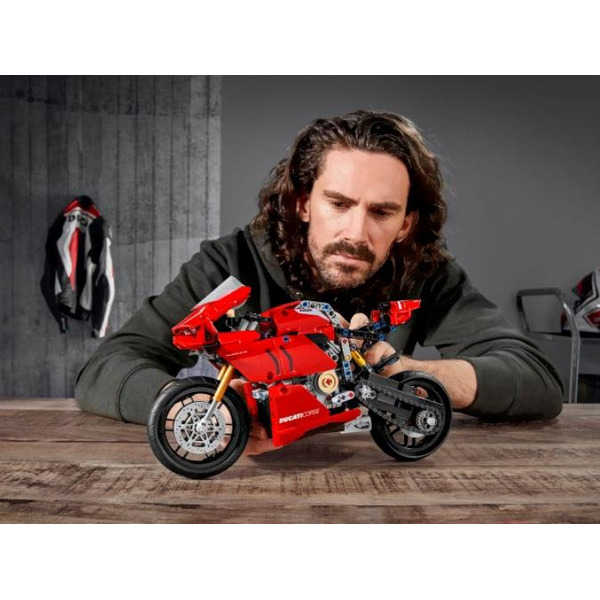 Конструктор LEGO Technic 42202 Мотоцикл Ducati Panigale V4 S