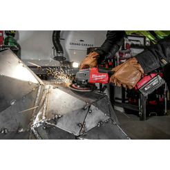 Угловая шлифмашина Milwaukee M18 ONEFSAG 125XPDB-502X Fuel 4933478435 (с 2-мя АКБ)