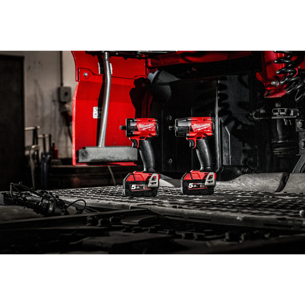 Гайковерт Milwaukee M18 FIW2P12-502X 4933478447 (с 2-мя АКБ, кейс)