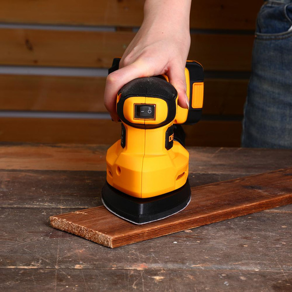 Дельташлифмашина Deko DKCG20 063-4023 ( с 1-им АКБ)