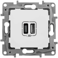 Розетка Legrand Etika 672236