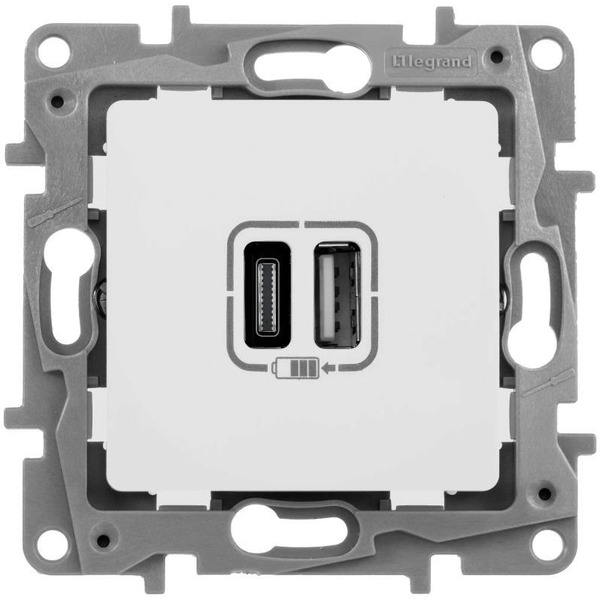 Розетка Legrand Etika 672236