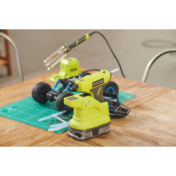 Термоклеевой пистолет Ryobi RGLM18-0 (5133005001) без АКБ