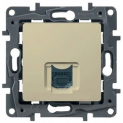 Розетка Legrand Etika 672340