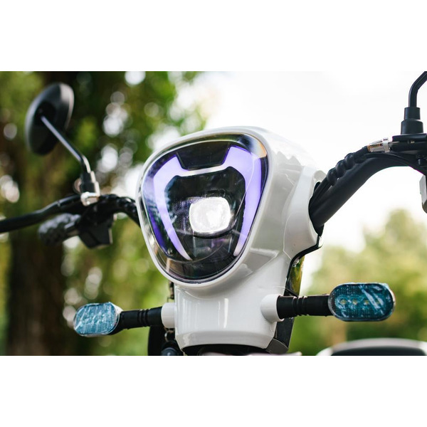 Электроскутер AVM Delta (белый)