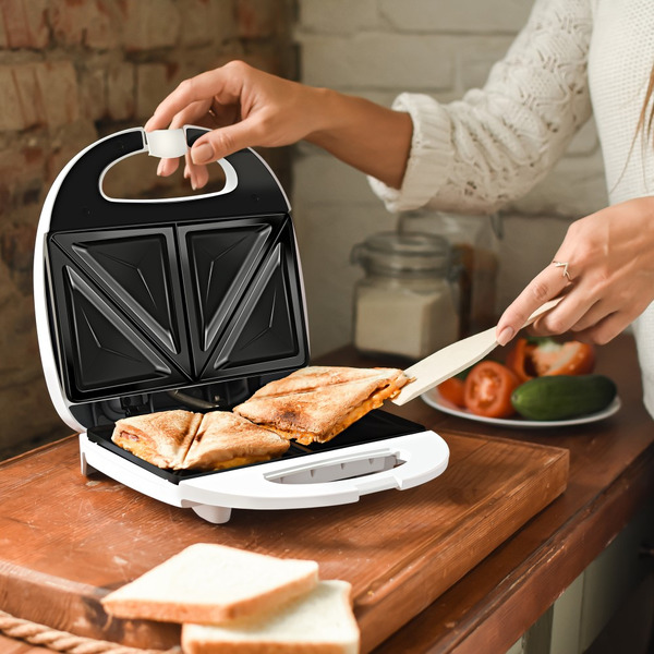 Сэндвичница ARESA AR-1205