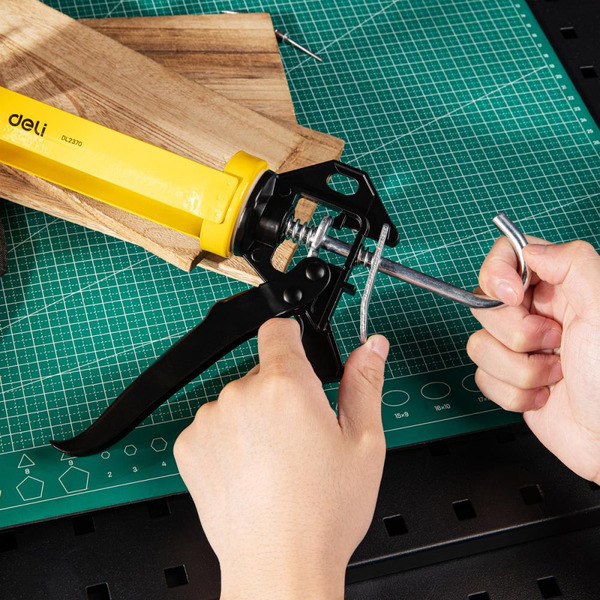Пистолет для герметика Deli EDL2370