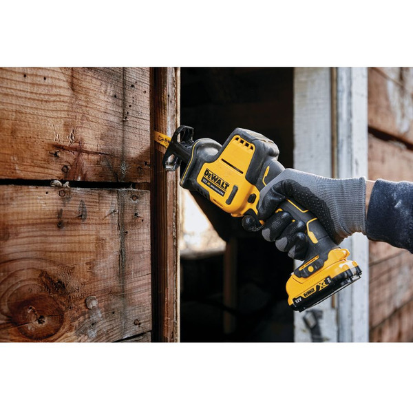 Сабельная пила DeWalt DCS312D2-QW (с 2-мя АКБ, кейс)
