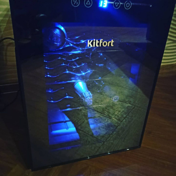Винный шкаф Kitfort KT-2408