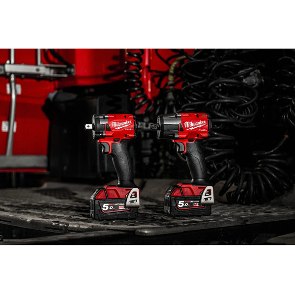 Гайковерт Milwaukee M18 FIW2P12-502X 4933478447 (с 2-мя АКБ, кейс)