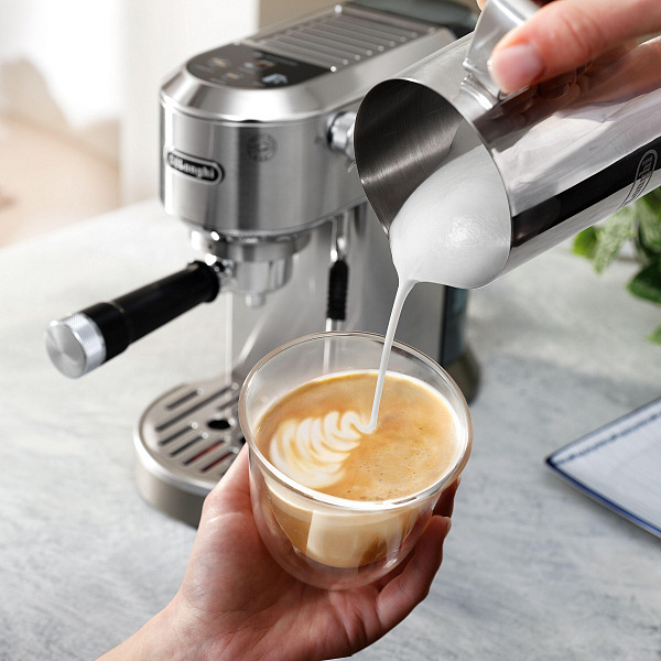 Кофеварка Delonghi EC890.M