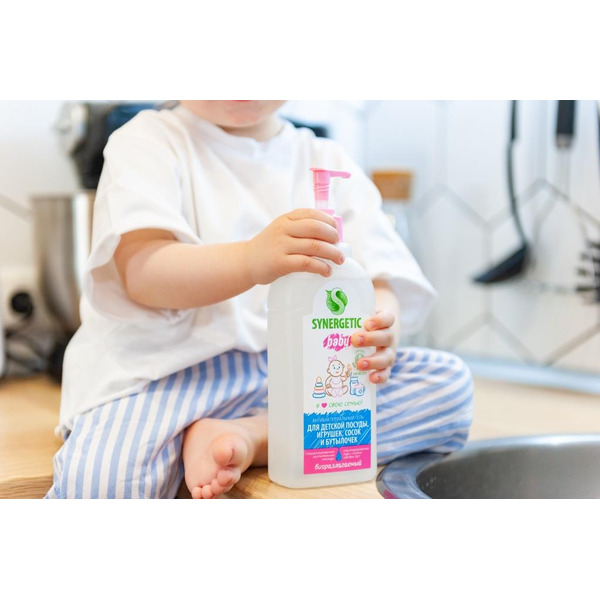 Средство для посуды, детских игрушек и бутылочек SYNERGETIC антибактериальное, гипоаллергенное, без запаха, 0,5л (103054)