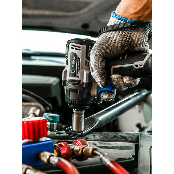 Гайковерт Deko DKIS20 063-4033 (с 2-мя АКБ, кейс)