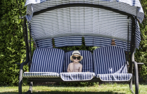 Как выбрать садовые качели