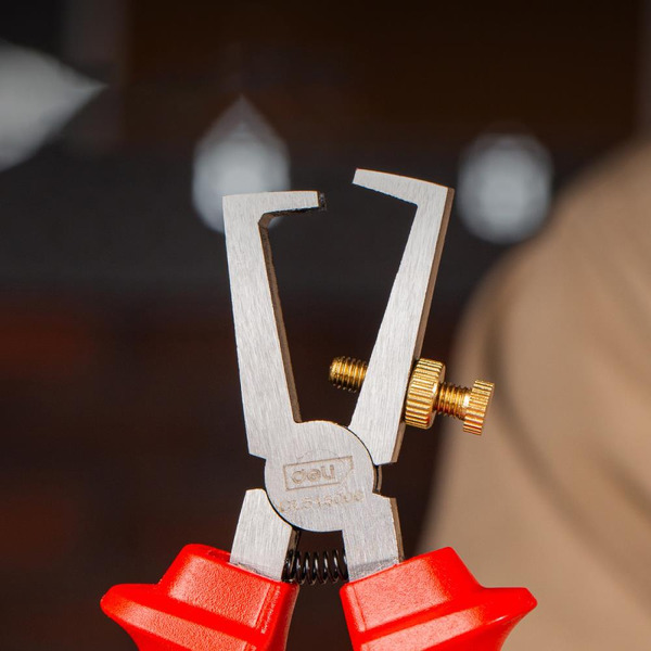 Клещи диэлектрические Deli EDL515006