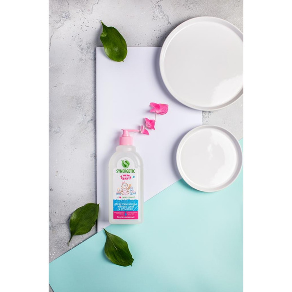 Средство для посуды, детских игрушек и бутылочек SYNERGETIC антибактериальное, гипоаллергенное, без запаха, 0,5л (103054)