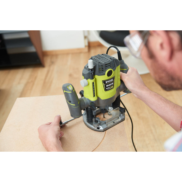 Фрезер Ryobi RRT1600-K (5133004796)