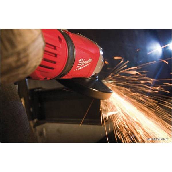 Угловая шлифмашина Milwaukee AGVK24-230EK 4933451413