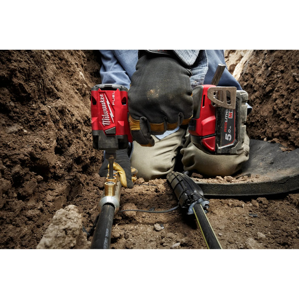Гайковерт Milwaukee M18 FIW2P12-502X 4933478447 (с 2-мя АКБ, кейс)