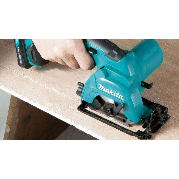Аккумуляторная циркулярная пила MAKITA HS301DWAE