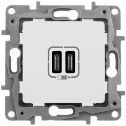 Розетка Legrand Etika 672235