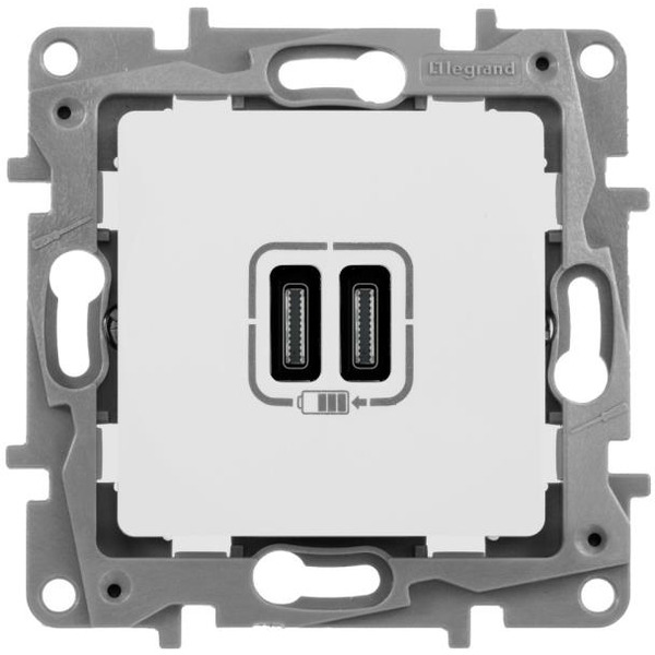 Розетка Legrand Etika 672235