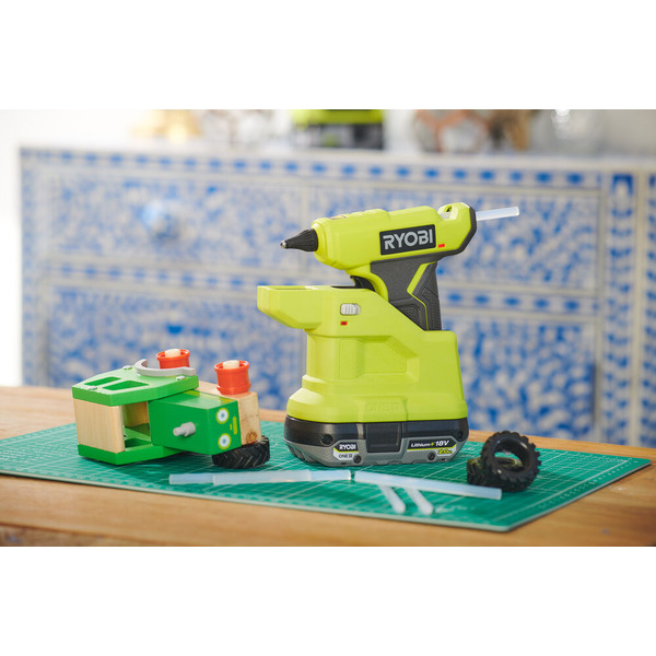 Термоклеевой пистолет Ryobi RGLM18-0 (5133005001) без АКБ