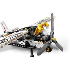 Конструктор Lego Technic Легкомоторный самолет 42198