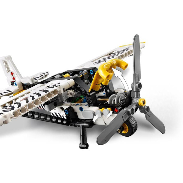 Конструктор Lego Technic Легкомоторный самолет 42198