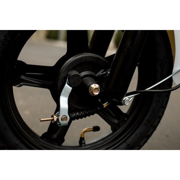 Электроскутер AVM Delta (белый)