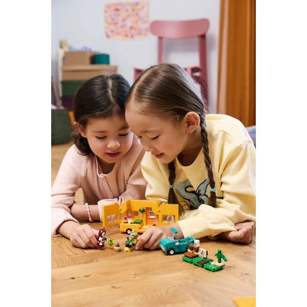 Конструктор Lego Animal Crossing Садовый магазин на колесах Лейфа 77054
