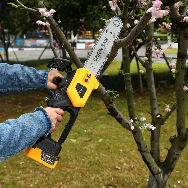 Пила цепная Deko DKCHS 20 063-4356 (с 2-мя АКБ)