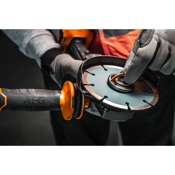 Углошлифмашина AEG Powertools BEWS 18-125BLPX2-502C (4935480858) с 2-мя АКБ