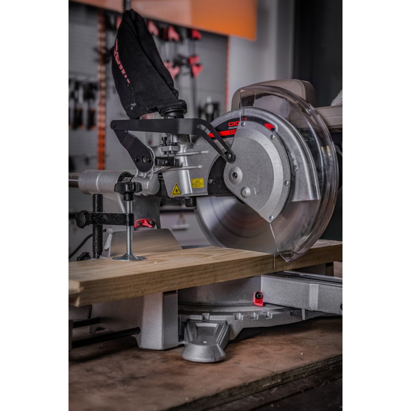 Пила торцовочная CROWN CT15233P