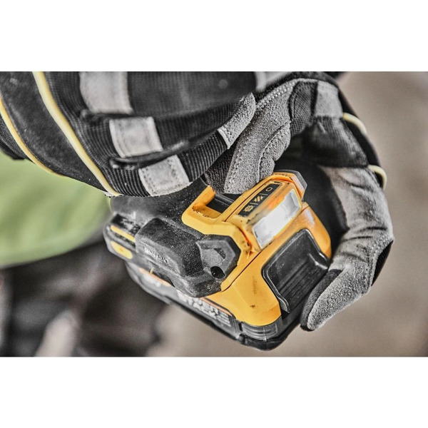 Дрель-шуруповерт DeWalt DCD800E1T (с 1-им АКБ 1.7 Ач, кейс)