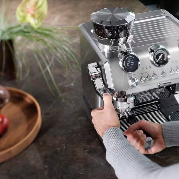 Кофемашина DeLonghi EC9885.M