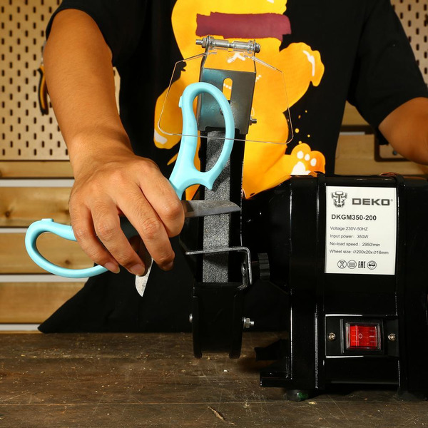 Точило Deko DKGM350-200 (063-4213)